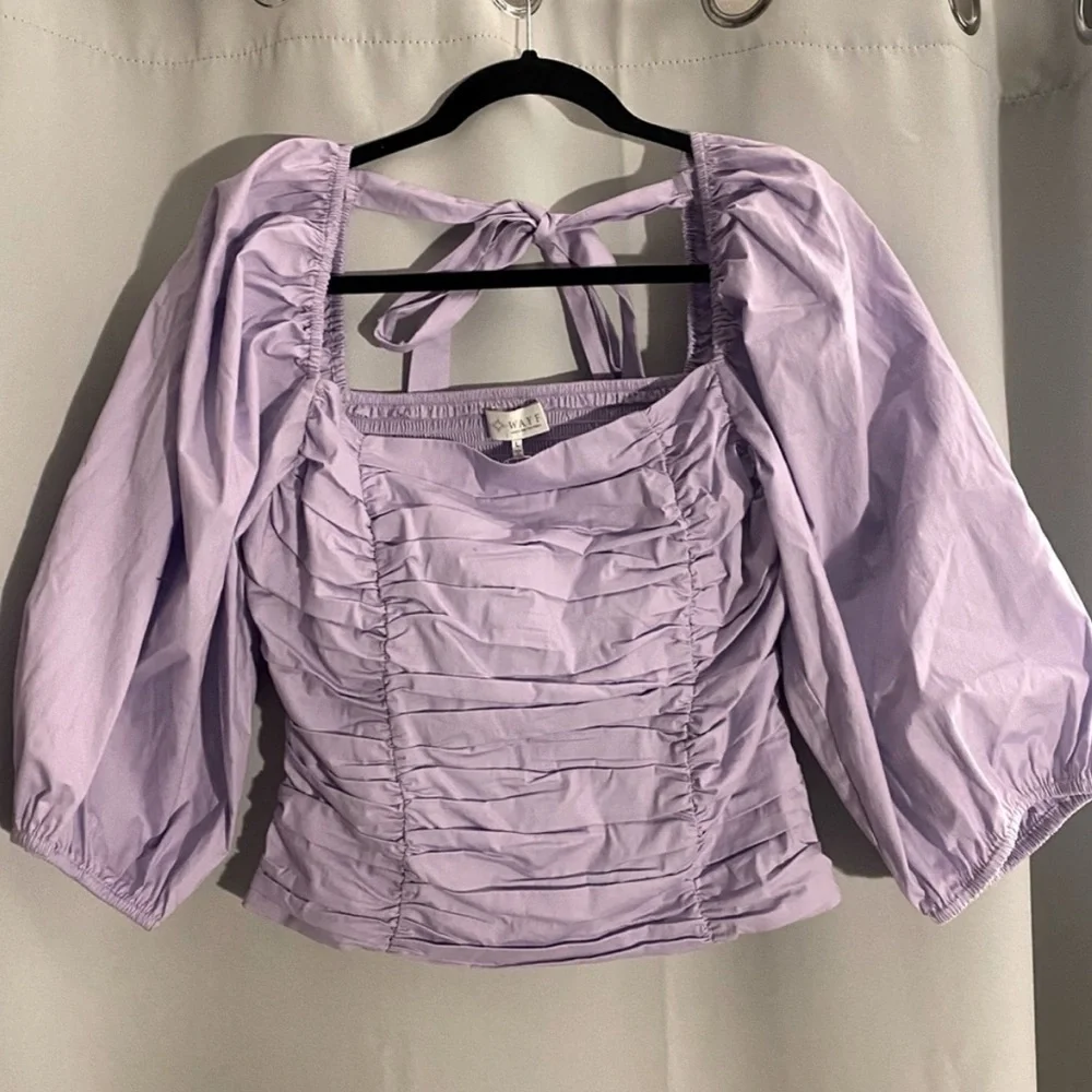 NWOT Lavender Puff Sleeve Ruched Top - Picture 3 of 4